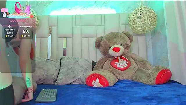 Snapshot of NikkyyRed chatting on September 12, 3:51 am NikkyyRed online show from September 12, 3:51 am