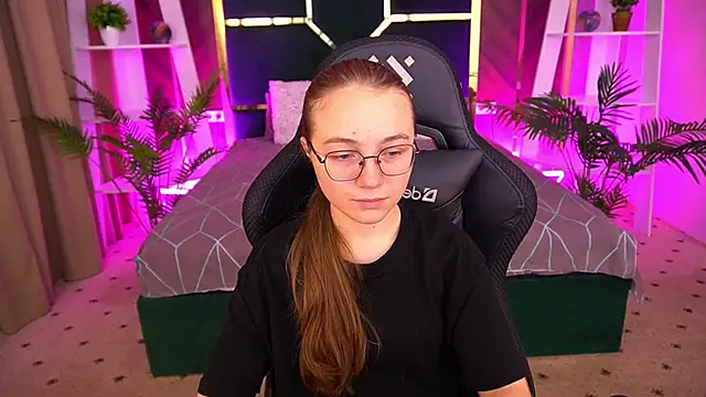 ArrinaWairr online show from November 5, 9:03 am