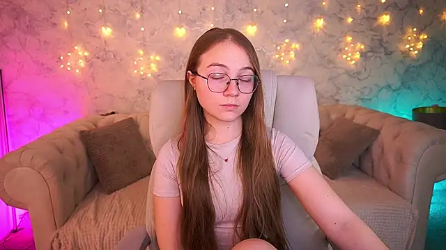 ArrinaWairr online show from March 10, 7:45 am