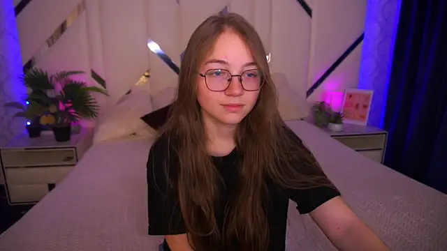 ArrinaWairr online show from November 3, 8:40 am