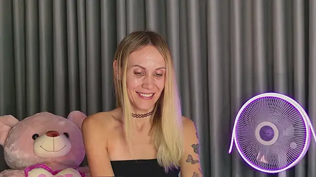 Snapshot of goddess_kate__ chatting on October 27, 2:12 pm goddess kate   online show from October 27, 2:12 pm