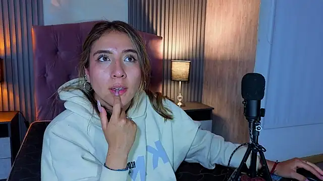 Bonnali lune online show from March 23, 3:56 am