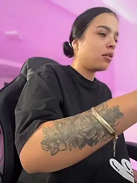 JuanitaMore01 online show from April 6, 9:05 pm