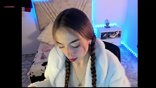 Mia Victoria22 online show from April 18, 2:25 am