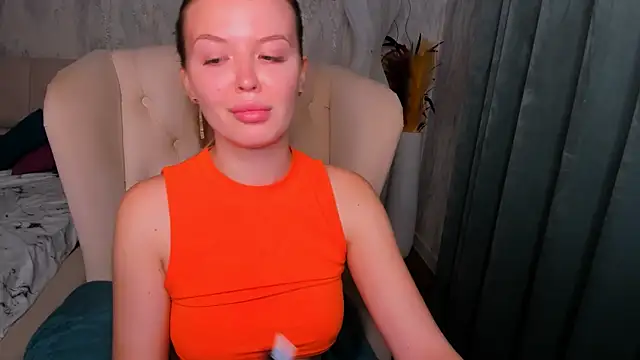 Snapshot of LaurennHill chatting on October 21, 12:58 am LaurennHill online show from October 21, 12:58 am