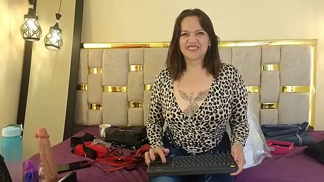  Alicehills33 online show from October 18, 12:19 pm