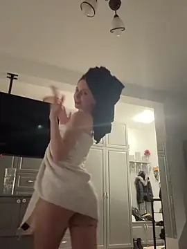 BabyAnais online show from November 4, 7:08 pm