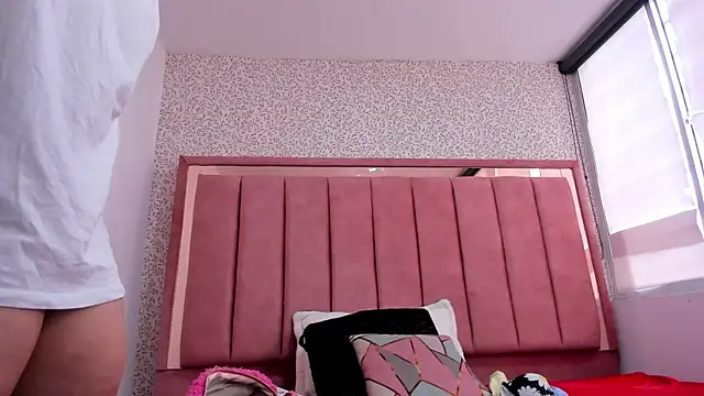 Hanna Lee   online show from November 11, 9:01 pm