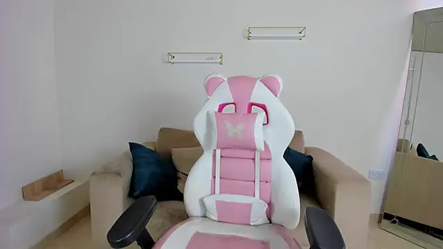 april smiith online show from December 19, 12:30 pm