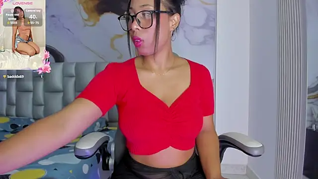 Elowen Clark online show from October 2, 8:03 pm