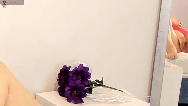 LeylaWoods online show from November 27, 12:30 pm