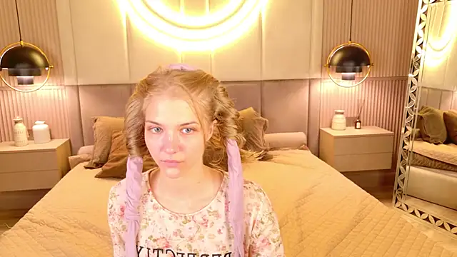 4example Chloe online show from June 5, 5:33 am