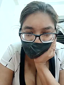 Elie couple143 online show from September 25, 6:50 pm