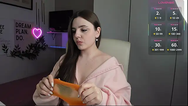 LiaWoow online show from September 30, 2:44 pm