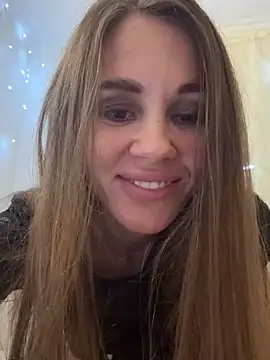 Snapshot of LucieMack chatting on October 20, 9:07 pm LucieMack online show from October 20, 9:07 pm