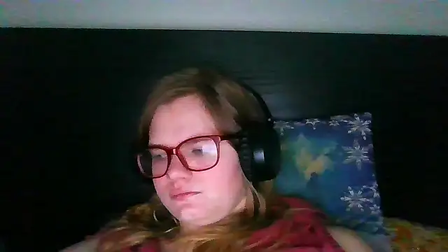 Moonolighta online show from October 13, 6:38 am