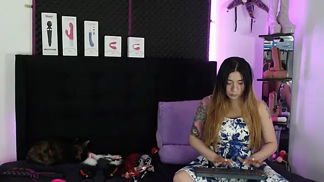 karlamoon23 online show from December 21, 10:57 pm