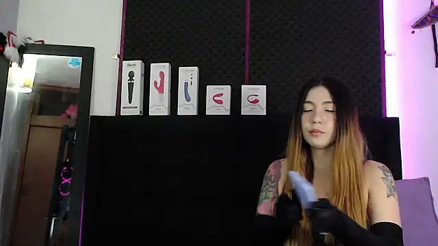 karlamoon23 online show from December 14, 9:20 pm