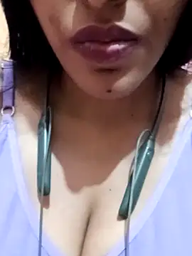 kaviyaponnu0987 online show from November 6, 8:53 am