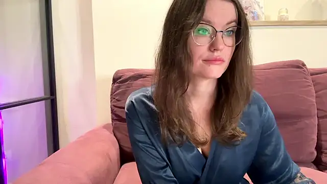 Snapshot of mia_shine_bright_wow chatting on September 17, 3:37 am mia shine bright wow online show from September 17, 3:37 am