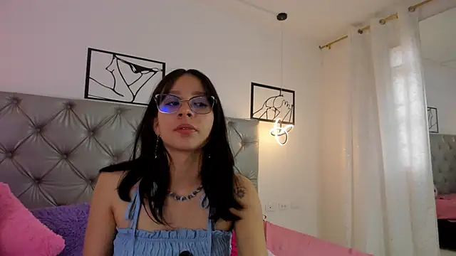 Naughty Couple83 online show from April 14, 7:36 pm