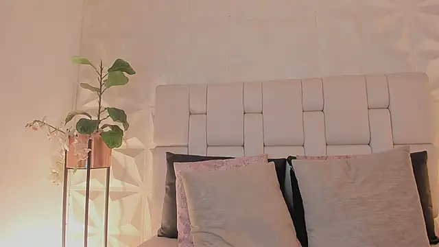 scarlettadams   online show from February 14, 1:13 pm