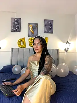 Samara Hadi  online show from November 5, 10:15 pm