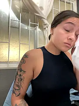 Alyha Cortes online show from January 13, 1:26 pm