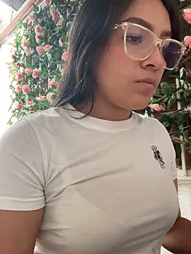 Alyha Cortes online show from December 5, 3:24 pm