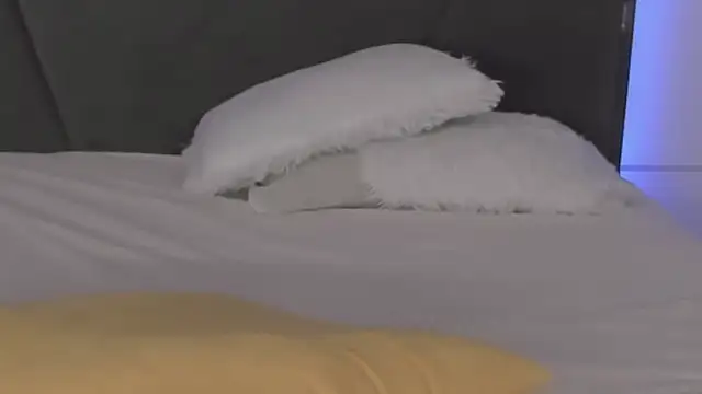 HollyTailors online show from April 10, 6:30 am