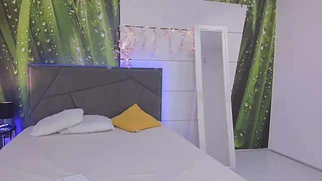 HollyTailors online show from February 10, 6:49 am