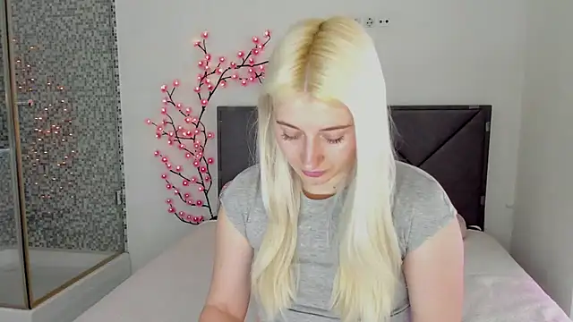 HollyTailors online show from March 5, 1:18 pm