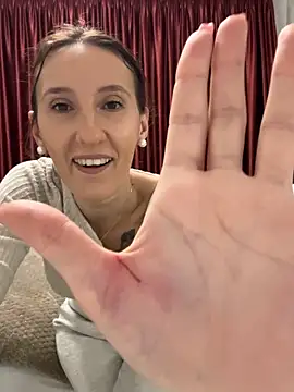 Emilia Mausi online show from November 15, 8:10 pm