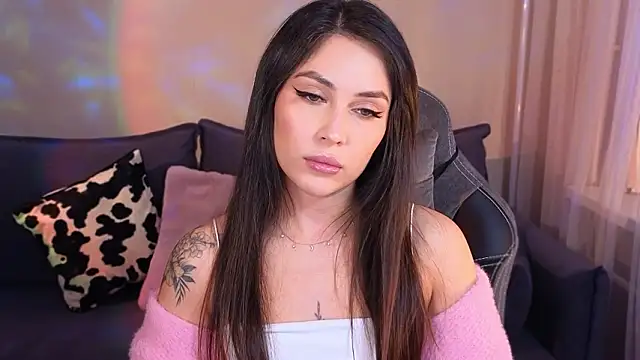 CarolineGuthrie online show from March 6, 2:12 pm