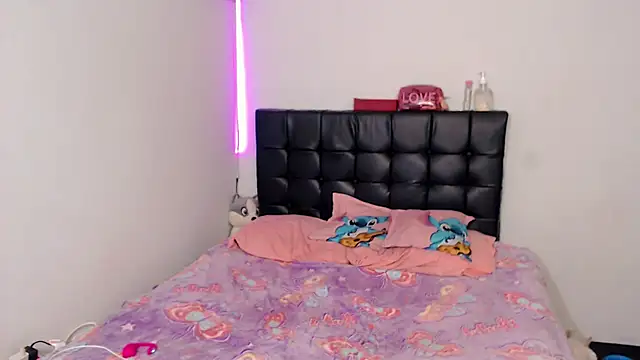 Megan Gil  online show from March 13, 10:00 pm