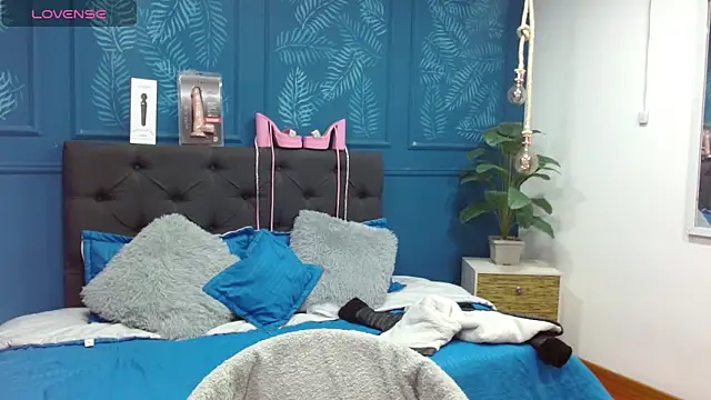 zohet kriss online show from April 17, 1:46 pm