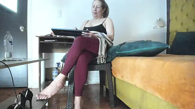 LADY-IN-BLACK online show from April 17, 9:50 pm