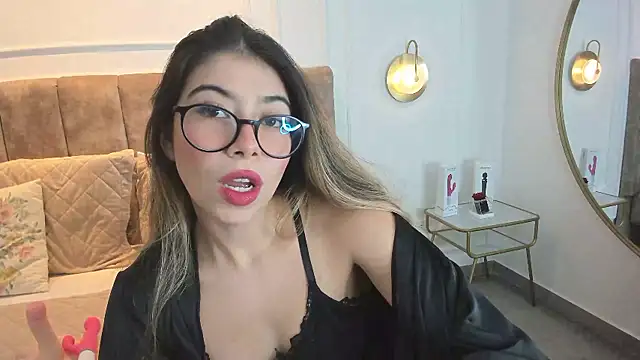 Snapshot of Caitlin_Cat chatting on September 18, 4:22 am Caitlin Cat online show from September 18, 4:22 am