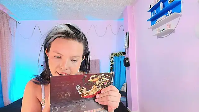 MiSofialeal online show from April 28, 5:50 pm