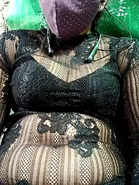 Taitanic143 online show from February 8, 6:44 pm