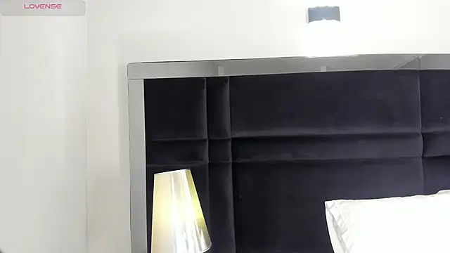 CarolineLee  online show from April 13, 10:32 pm