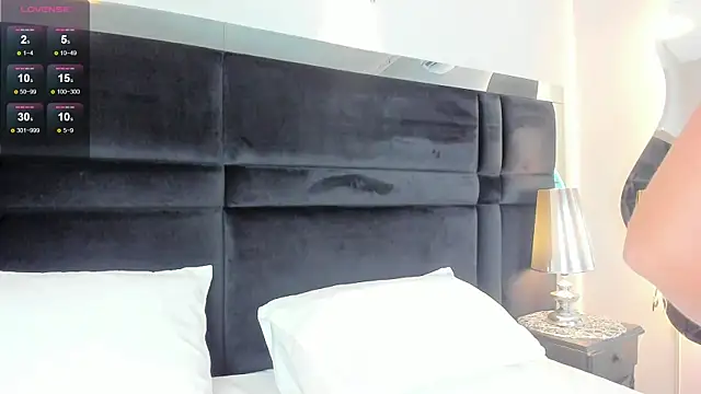 CarolineLee  online show from March 16, 10:46 pm