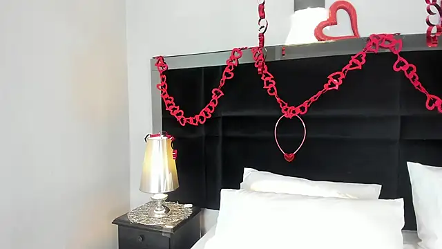 CarolineLee  online show from February 16, 10:31 pm