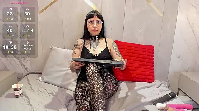 Ravenna666  online show from November 5, 2:00 pm