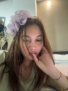 LanySylvia online show from April 28, 5:06 pm