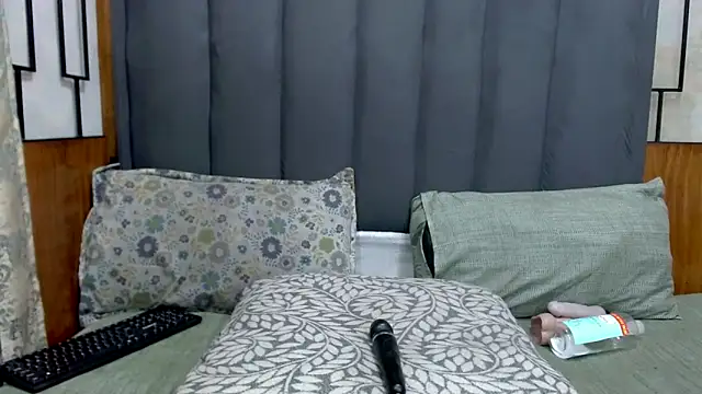 MrsMxx25 online show from April 18, 9:58 pm