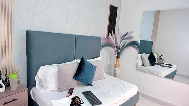 ShanelEvans online show from November 18, 6:53 pm