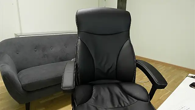 Laura Chaplin online show from December 19, 1:36 pm