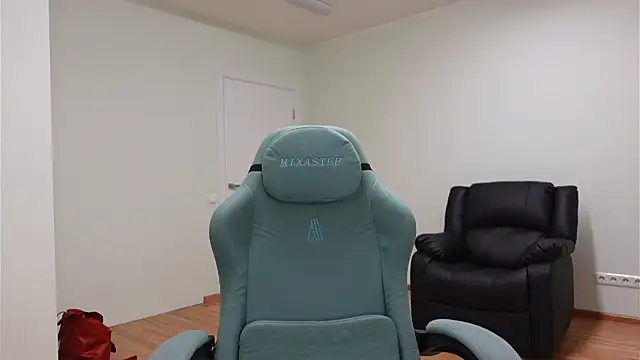 Laura Chaplin online show from October 25, 4:36 pm