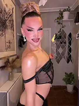 lacattiva online show from October 19, 11:40 pm